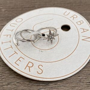 Urban Outfitters Starburst Twinkle Star & V Shape Silver tone Stacking Ring Set